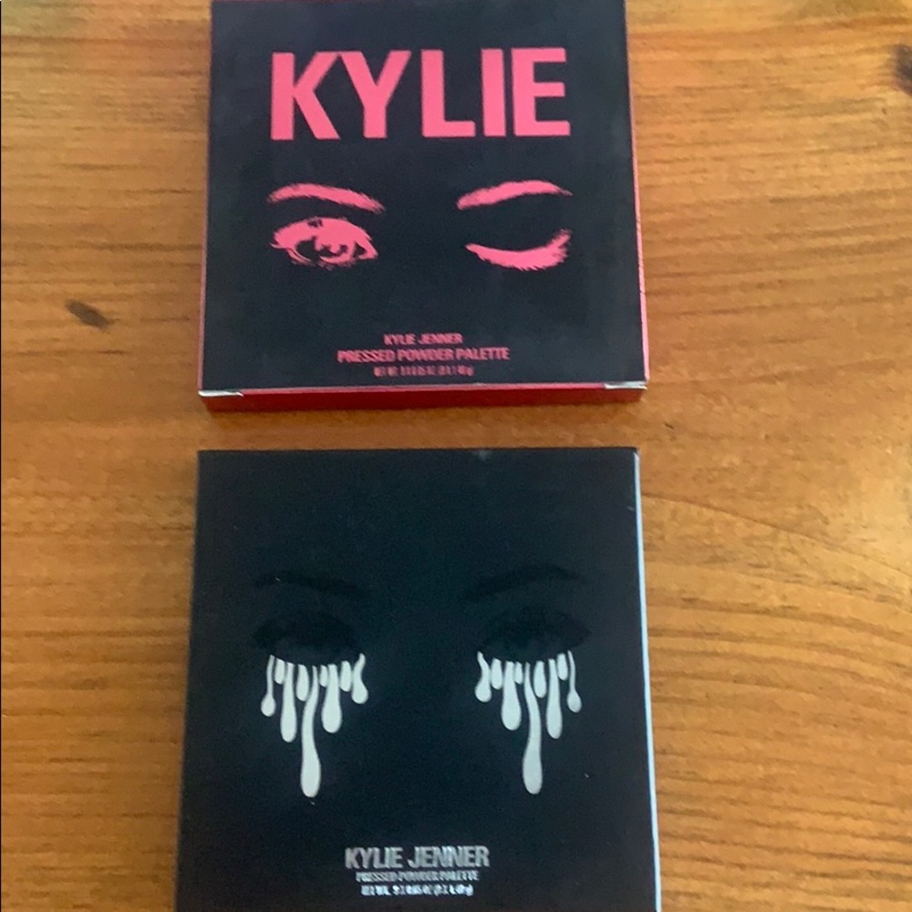 KYLIE COSMETICS
The Burgundy Palette Kyshadow - Picture 2 of 4